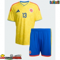 Camisa de Futebol Colômbia Yerry Mina #13 Equipamento Principal Infantil Mundo 2026 Manga Curta (+ Calças curtas)